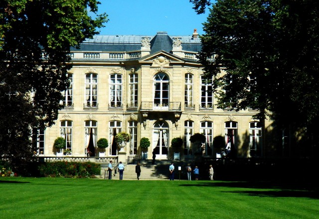 Матиньонский дворец (фр. hôtel Matignon)