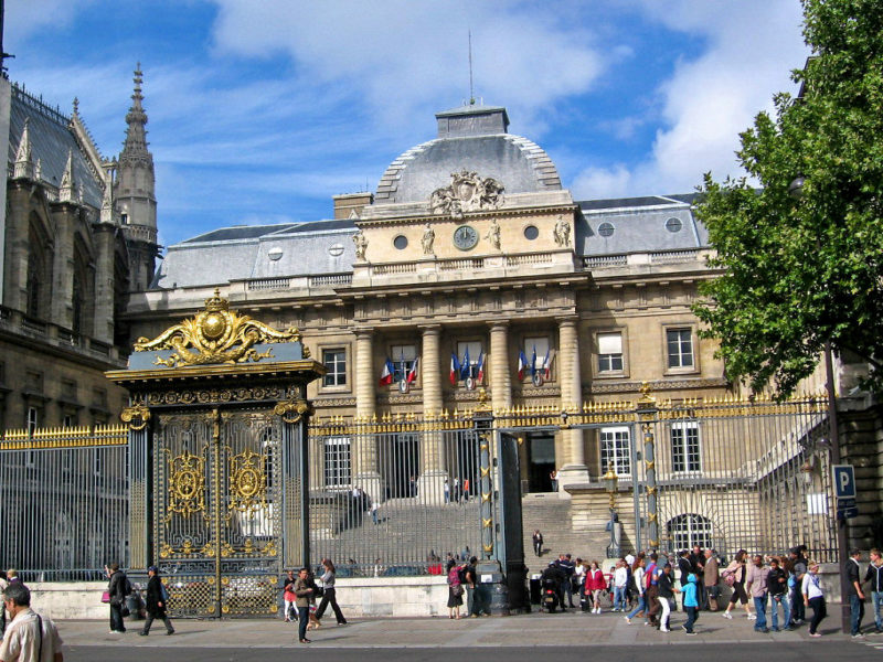 Дворец правосудия (Palais de Justice)
