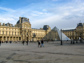 Луврский дворец