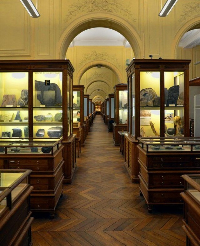 Минералогический музей (Musée de minéralogie)