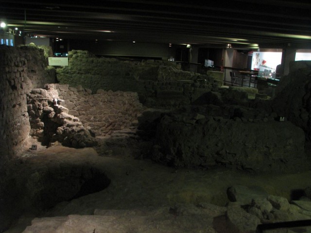 Археологический склеп (Crypte archéologique du parvis Notre-Dame)
