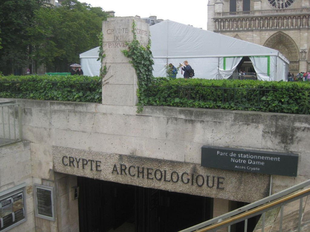 Археологический склеп (Crypte archéologique du parvis Notre-Dame)