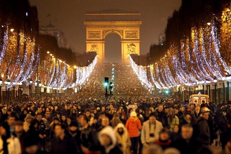 Новый Год в Париже. Праздник состоится!