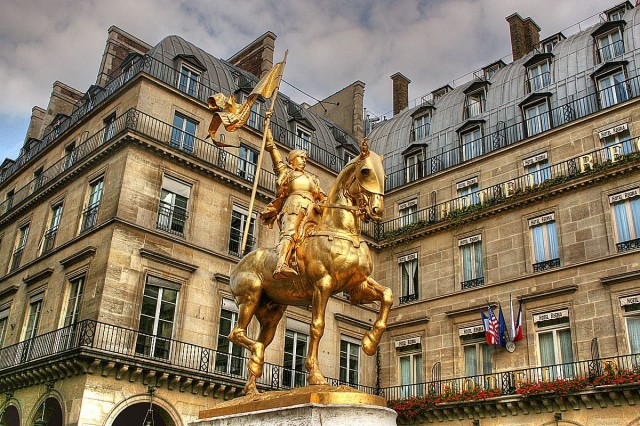 Памятник Жанне д’Арк в Париже