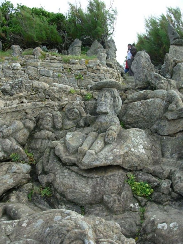 Скульптуры в прибрежных скалах (Rochers Sculptés de Rothéneuf)