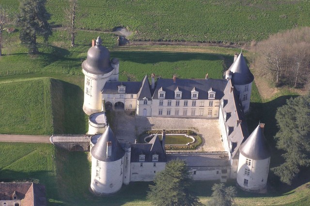 Замок Ге-Пеан (Château du Gué-Péan)