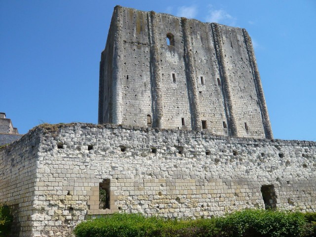 Башня донжон, замок Лош (Château de Loches)