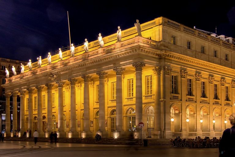 Гран театр Бордо — один из красивейших татров Франции