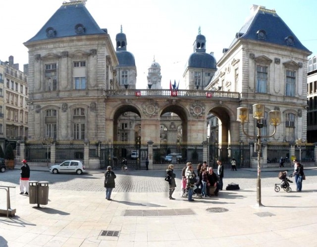 Городская ратуша (Hôtel de Ville)