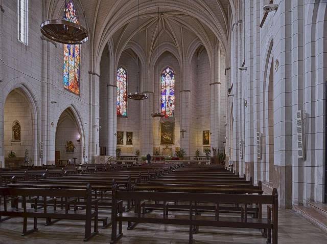 Интерьер церкви Богоматери Дальбад