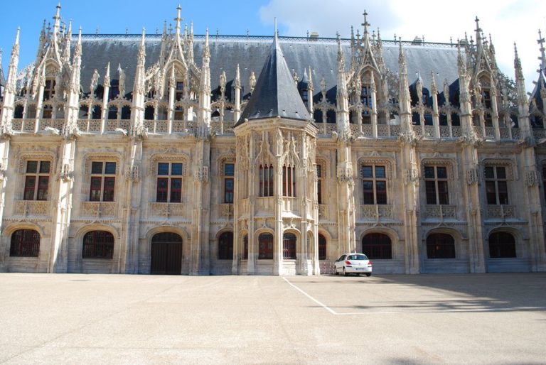 Дворец правосудия — шедевр светской готической архитектуры Руана