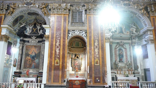 Интерьер церкви Жезю (église du Gesù)