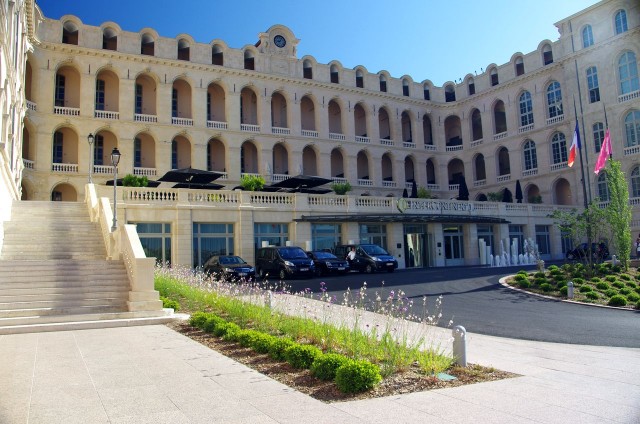 Отель InterContinental - бывшая Центральная Больница (Intercontinental Marseille - Hôtel-Dieu)