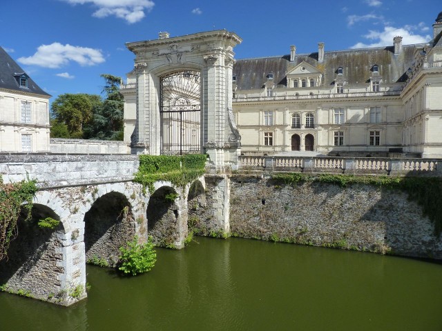 Замок Серран (Château de Serrant)