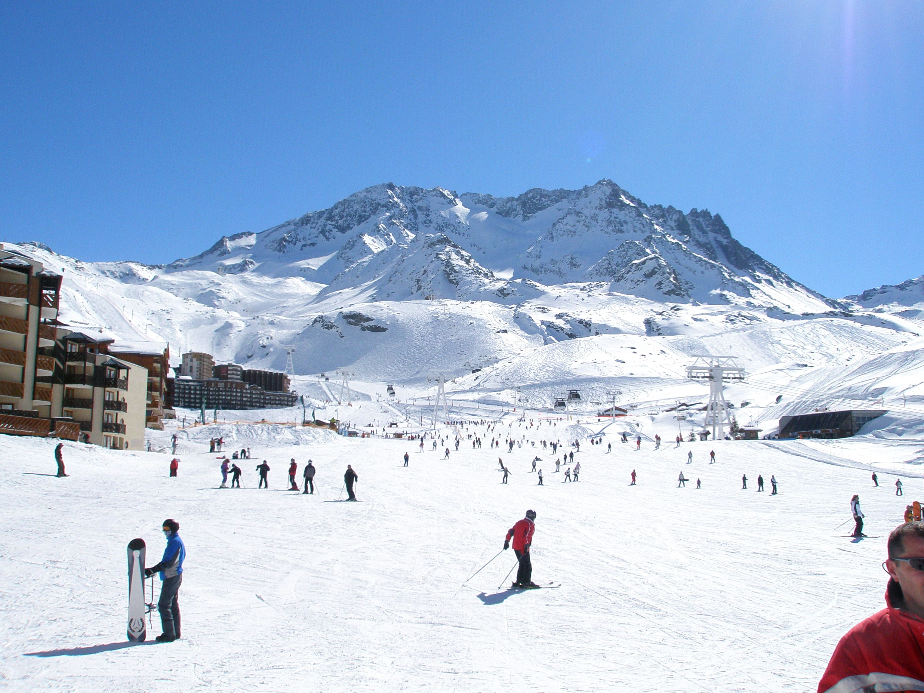 Французский горнолыжный курорт. Куршевель Альпы Франция. Куршевель горнолыжный курорт. Горные лыжи Куршевель. Альпы Куршевель.