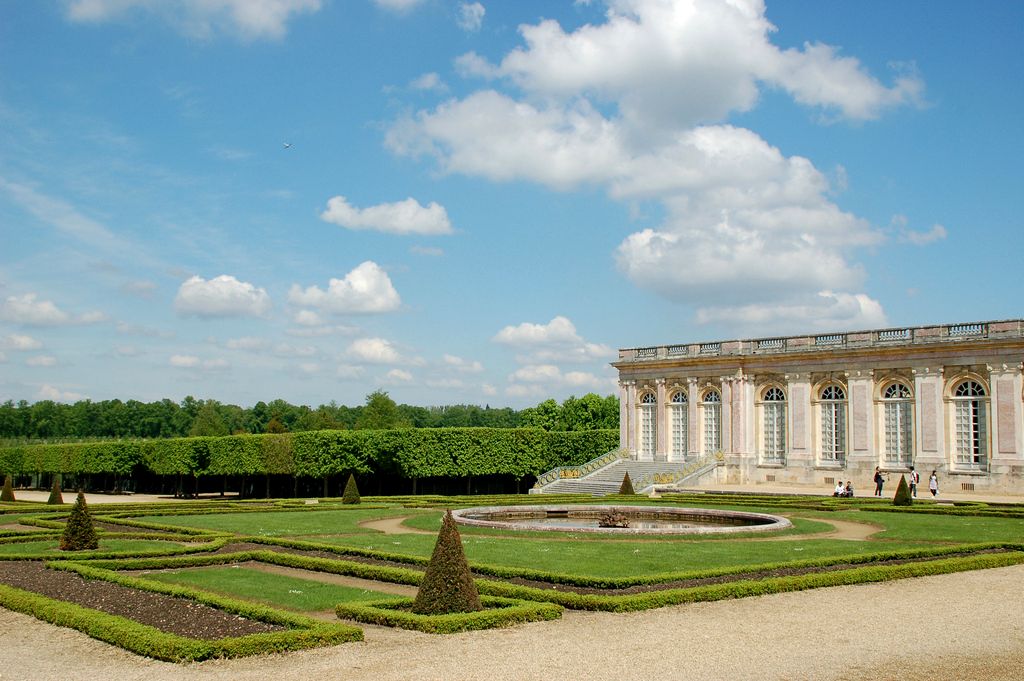 Трианон версаль. Трианон Версаль Версальский парк. Дворец малый Трианон. Малый Трианон в Версале.