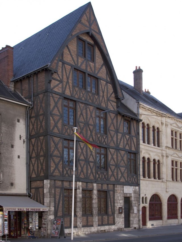 «Домом Жанны’д Арк» (Maison de Jeanne d'Arc)