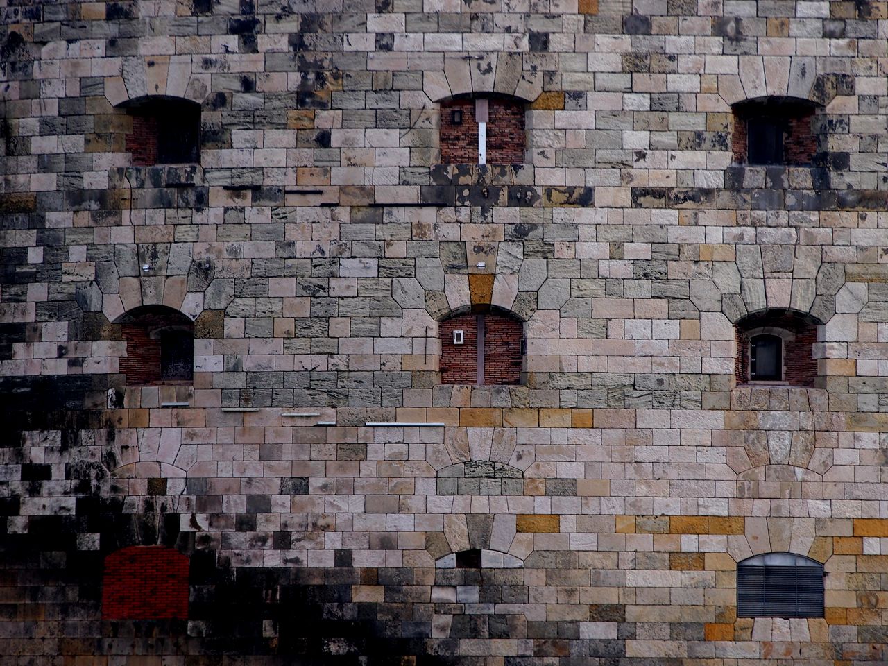Стены крепости Форт Боярд