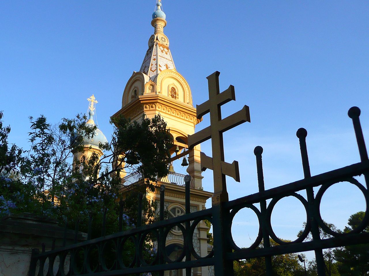 Архангело-Михайловская церковь — русский православный храм в Каннах