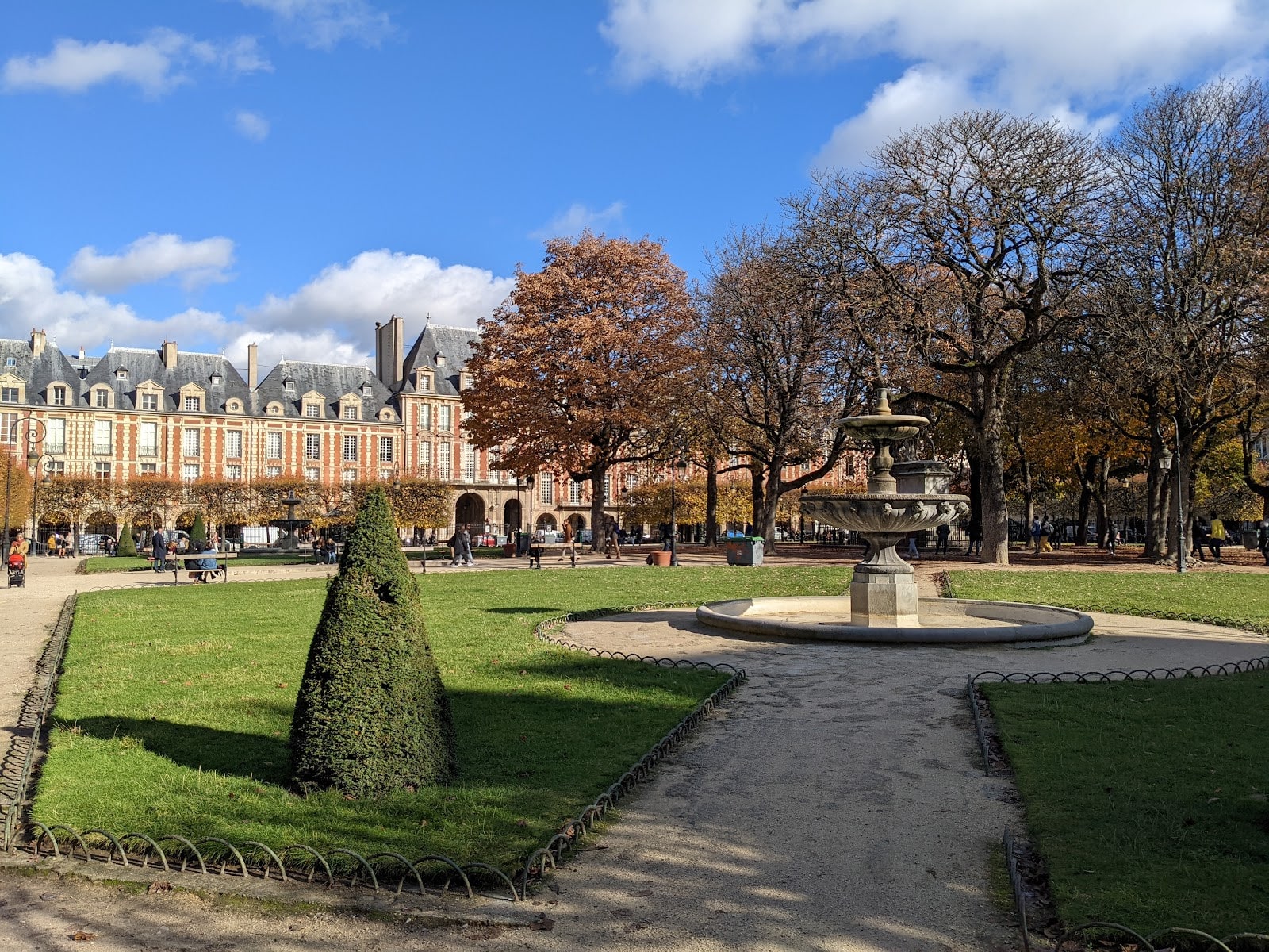 Площадь Вогезов (Place des Vosges)