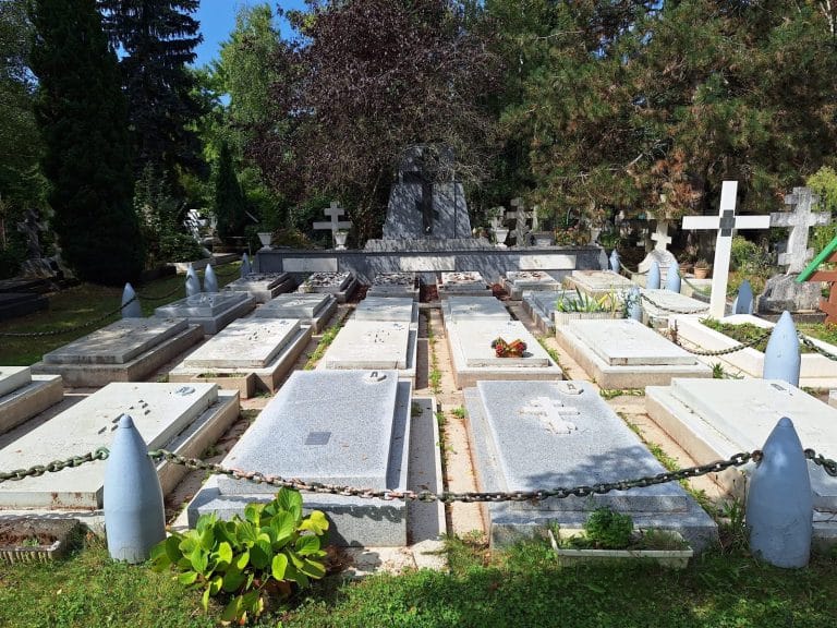 Русское кладбище в Париже: Сент-Женевьев-де-Буа